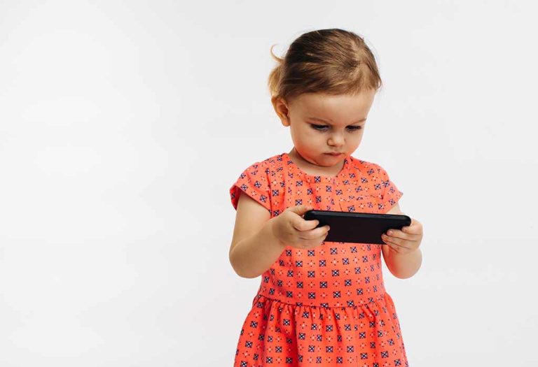 Screen Time for Babies - YES OR NO? What Is Your Answer?