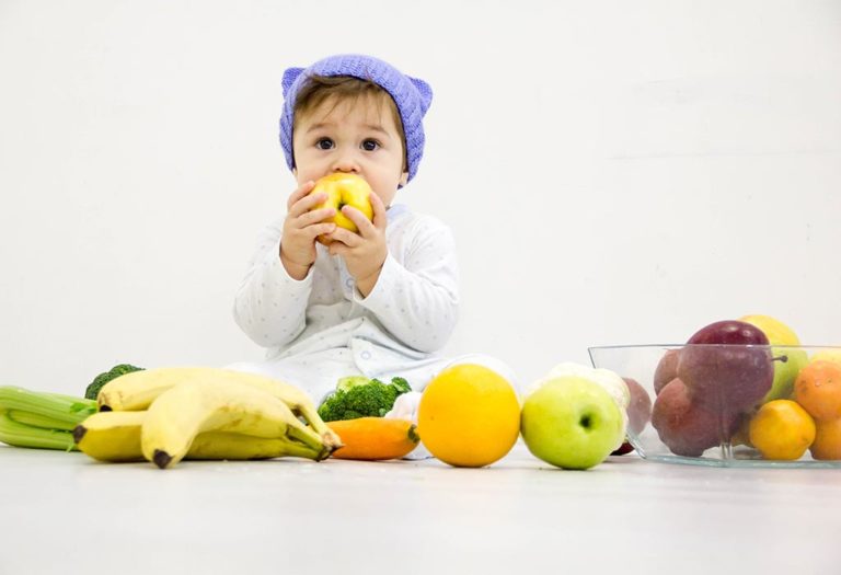 Simple Yet Effective Ways to Make Toddlers Eat Healthy and Nutritious Foods