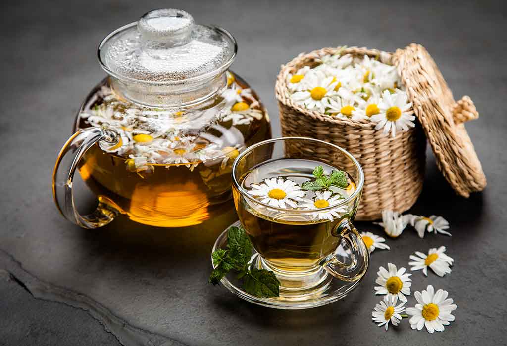 Chamomile Tea While Breastfeeding – Benefits and Safety Tips