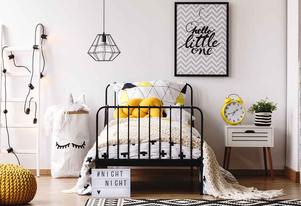 Black and White Contrast Bedding For The Nursery