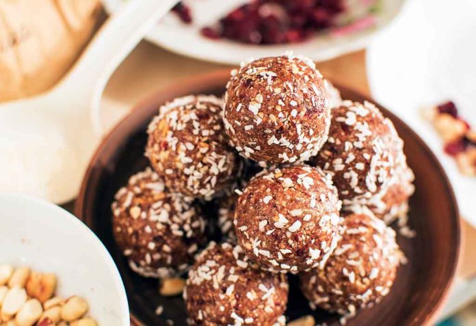 Dates Lollipops/Dates Energy Balls: A Healthy Snack for Kids