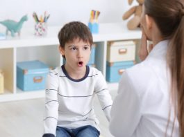 बच्चों में हकलाने की समस्या बच्चों में हकलाने की समस्या