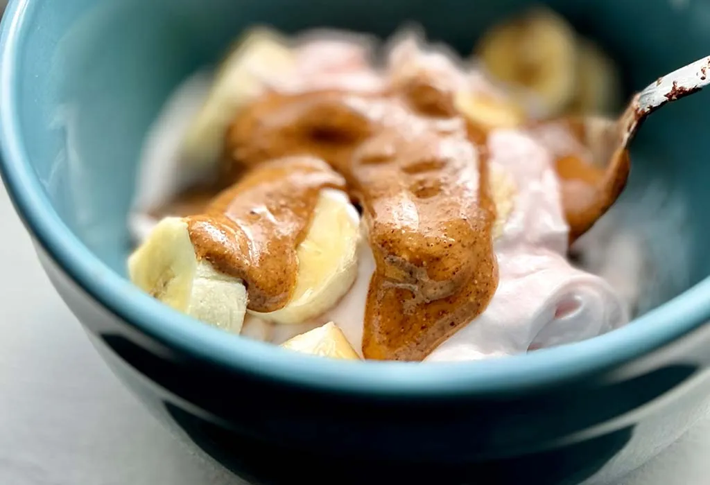 Parfait With Peanut Butter, Bananas, and Yogurt 