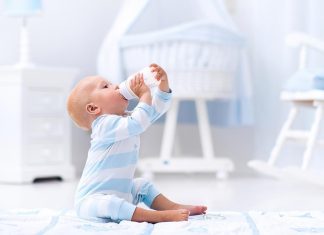 बच्चों के लिए दूध – महत्व और सही दूध का चुनाव कैसे करें बच्चों के लिए दूध - महत्व और सही दूध का चुनाव कैसे करें