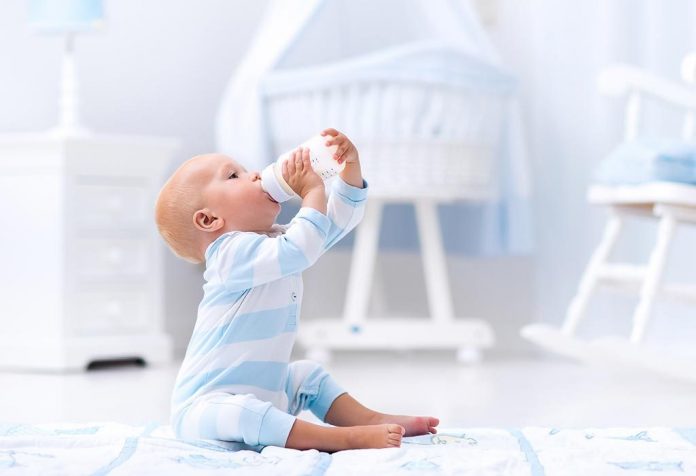 बच्चों के लिए दूध - महत्व और सही दूध का चुनाव कैसे करें