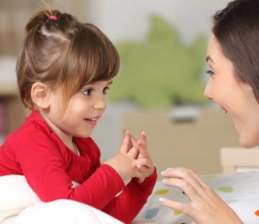 टॉडलर और प्रीस्कूलर को बॉडी पार्ट्स के बारे में बताना टॉडलर और प्रीस्कूलर को बॉडी पार्ट्स के बारे में बताना