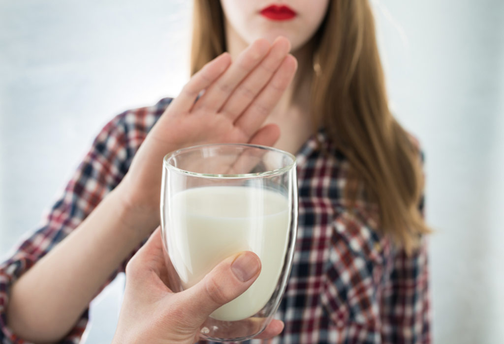 जामुन खाल्ल्यानंतर दूध पिऊ नका