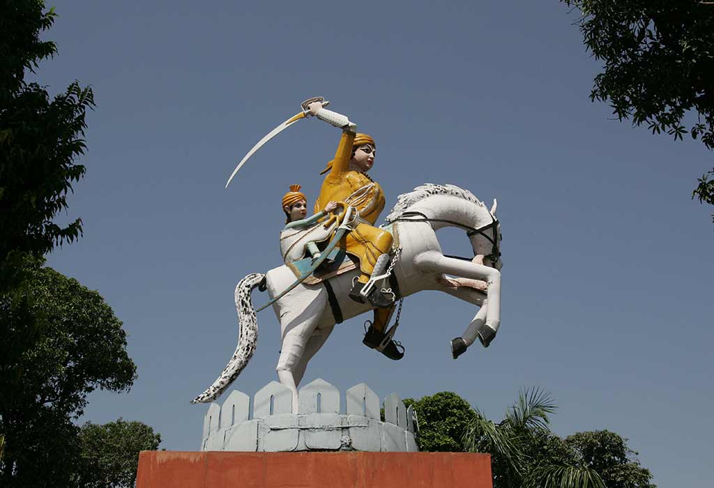 रानी लक्ष्मी की प्रतिमा