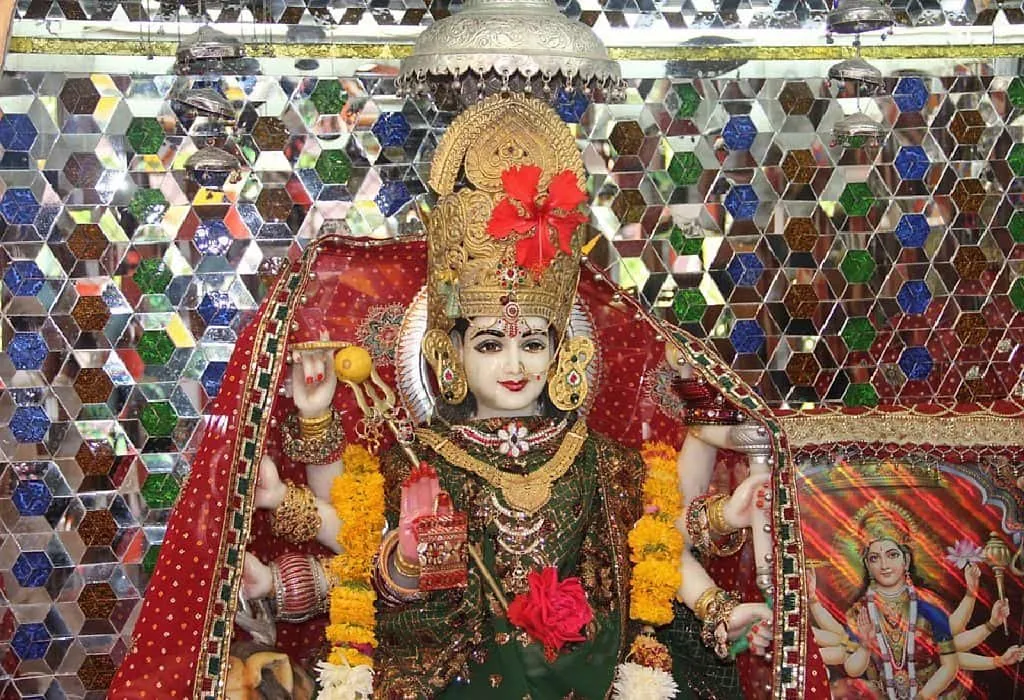 नवरात्रीच्या ९ दिवसांचे ९ रंग आणि त्यांचे महत्व