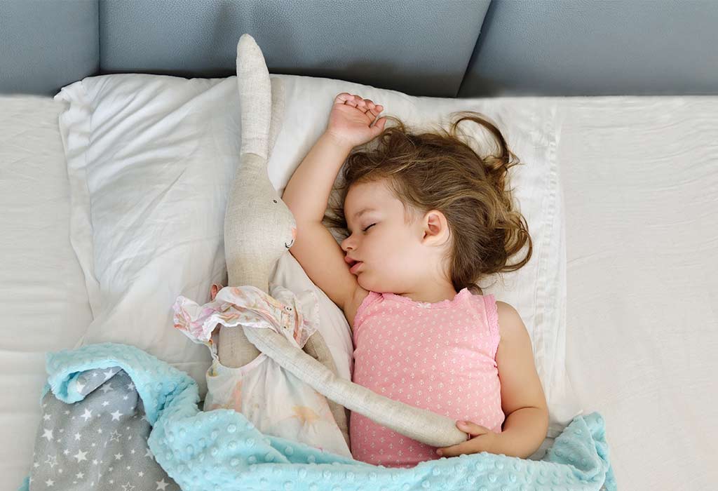 Benefits of Sleeping With a Pillow for a Toddler