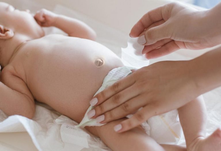 बाळाच्या शौचामधील श्लेष्मा – कारणे आणि उपचार
