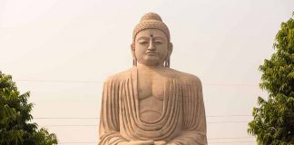महात्मा बुद्ध पर निबंध (Mahatma Buddha Essay In Hindi) Essay On Mahatma Buddha In Hindi