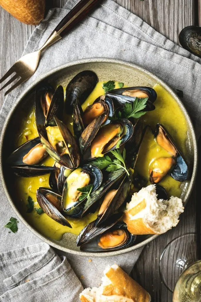 Mussels in Saffron Cream Sauce Mussels in Saffron Cream Sauce