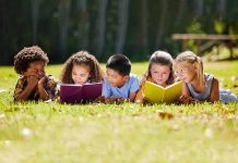 Essay On Book In Hindi