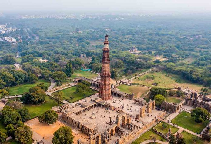 Essay On Qutub Minar In Hindi