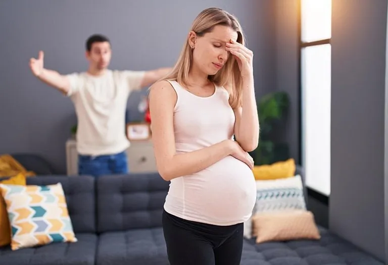 Unsupportive Husband During Pregnancy - Signs and Ways to Deal With Him