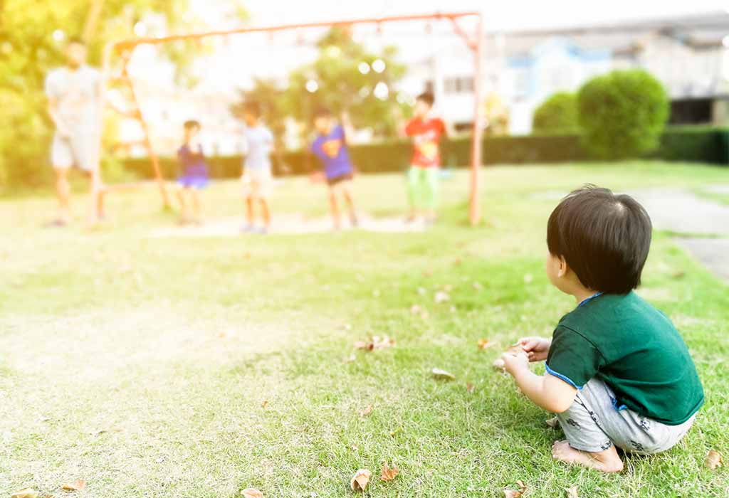 What Are the Benefits of Onlooker Play?