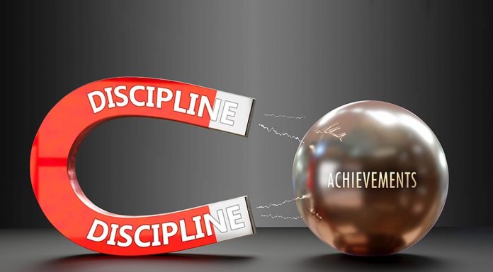 अनुशासन पर निबंध (Essay On Discipline In Hindi) अनुशासन पर निबंध (Essay On Discipline In Hindi)