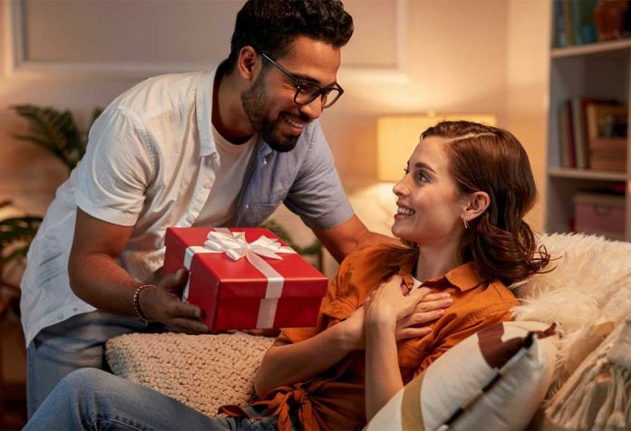 Birthday Wishes, Quotes And Messages For Wife in Hindi