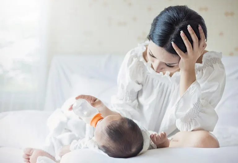 How Your Baby’s Feeds Affects Their Poop