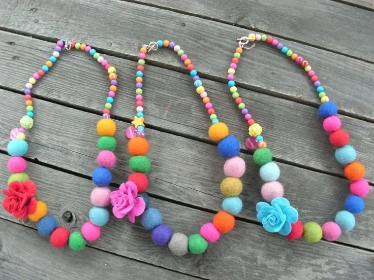 Yarn Pompoms Necklace