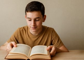 पुस्तकों के महत्व पर निबंध (Essay On Importance Of Books In Hindi) Essay On Importance Of Books In Hindi