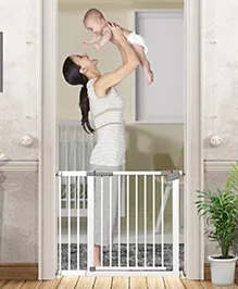 StarAndDaisy Baby Safety Gate with Auto Close Hold Open Features - White